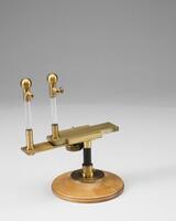 FK 1006
<br/>
Vonkenmicrometer
<br/>
<em>J. Van Waveren, Haarlem</em>